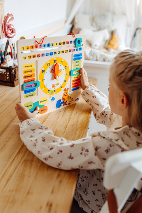 „Die Maus“ Lernuhr mit Kalender – spielerisch Zeit verstehen